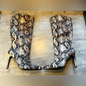Shoe Dazzle Catarina Snakeskin Patterned Women's Boots